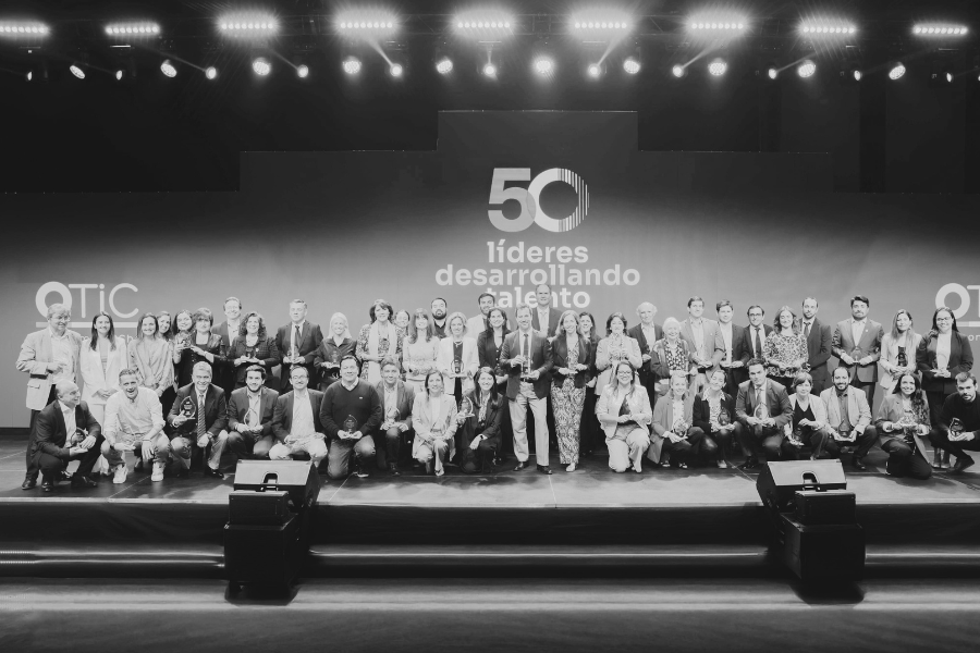 Isabel Zúñiga es reconocida como una de las 50 líderes que desarrollan talento en Chile